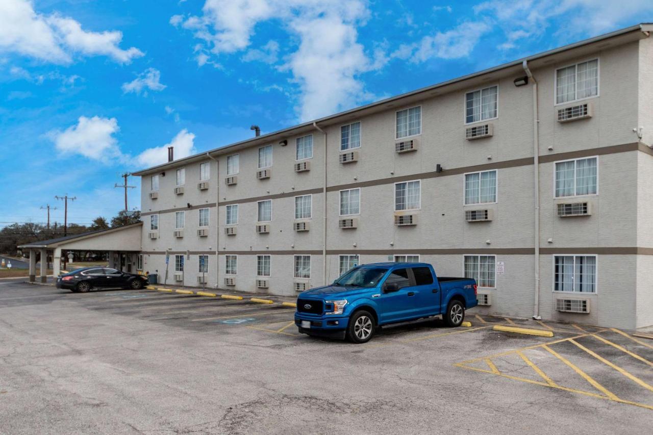 Econo Lodge San Antonio Near Seaworld - Medical Center Exterior foto