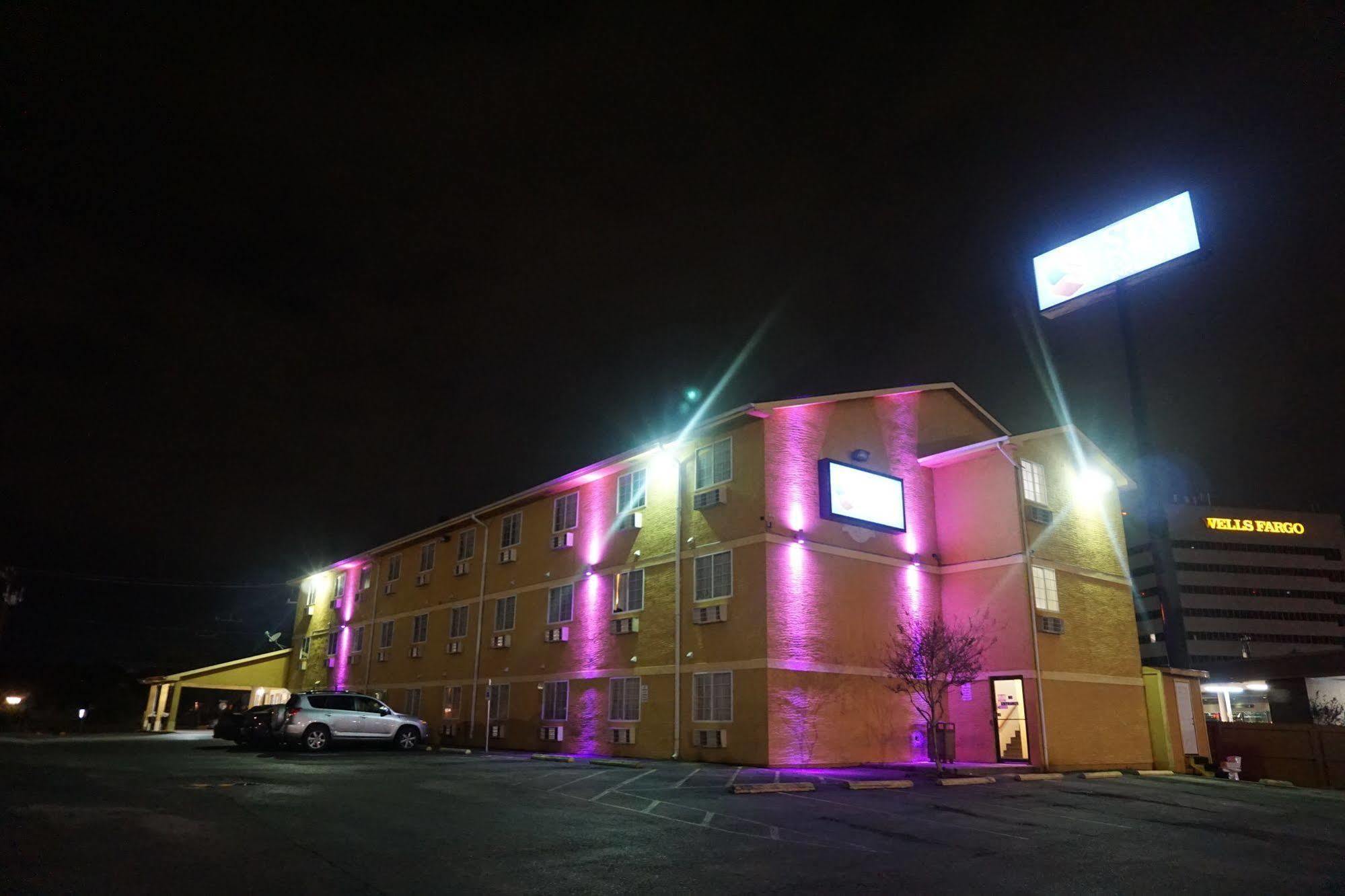 Econo Lodge San Antonio Near Seaworld - Medical Center Exterior foto