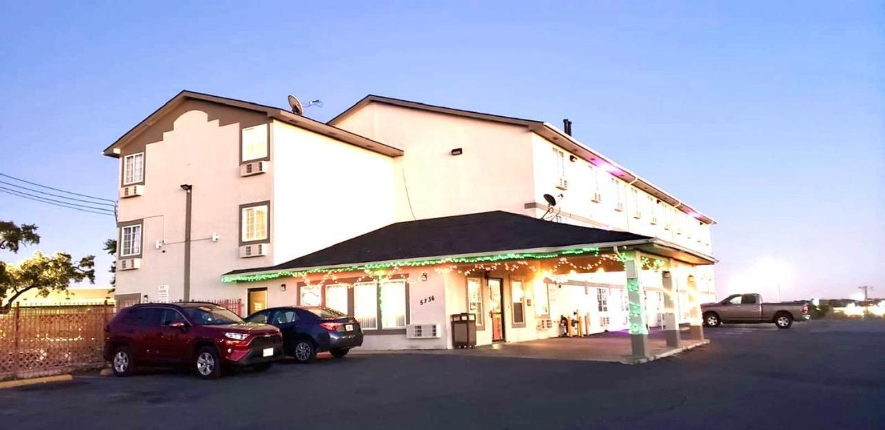 Econo Lodge San Antonio Near Seaworld - Medical Center Exterior foto